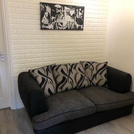 Double Room With Private Bathroom In A 2-Bedrooms House London Eksteriør bilde