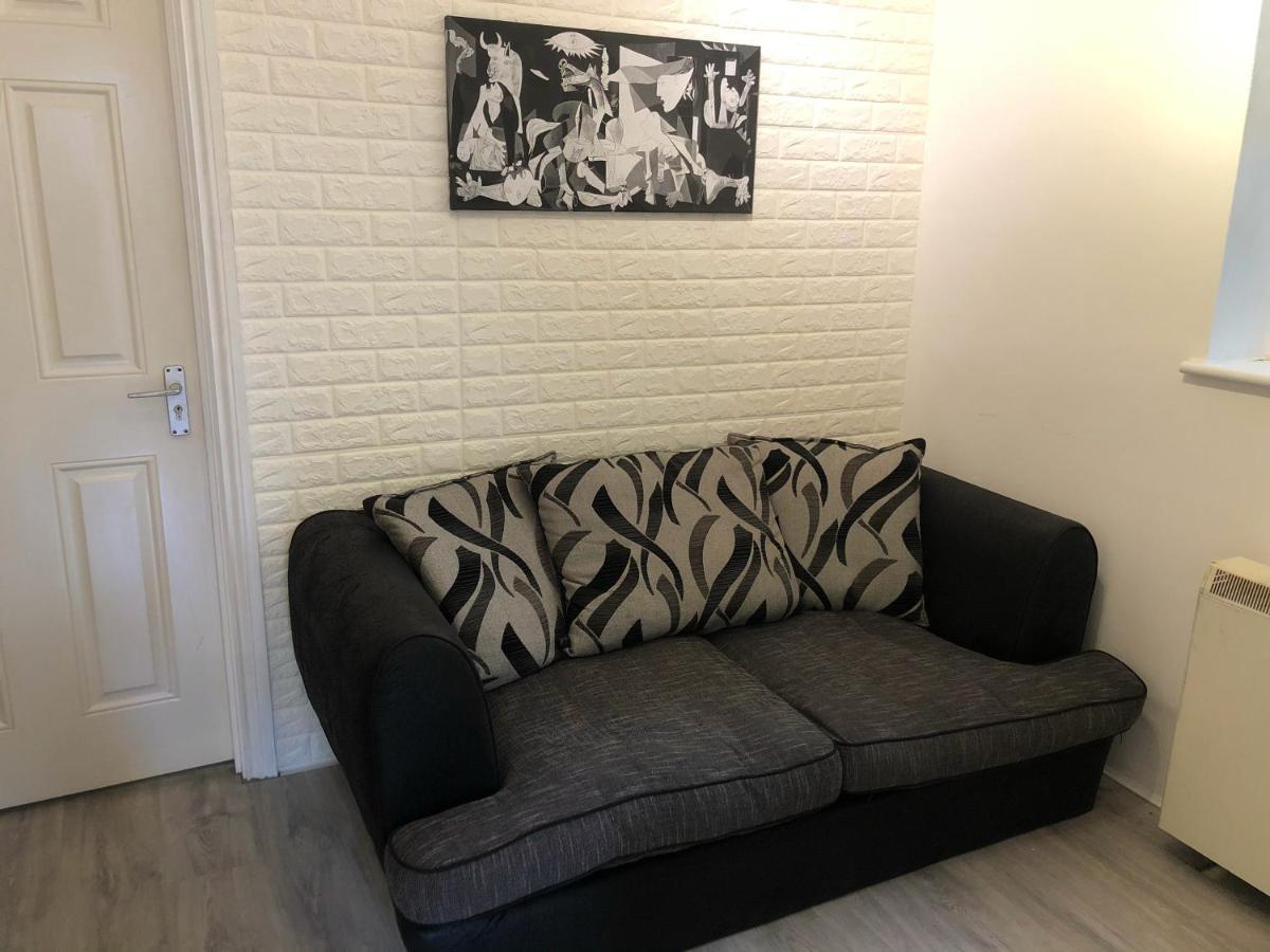 Double Room With Private Bathroom In A 2-Bedrooms House London Eksteriør bilde