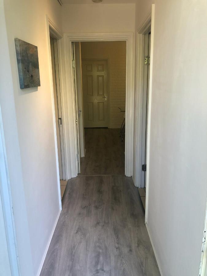 Double Room With Private Bathroom In A 2-Bedrooms House London Eksteriør bilde